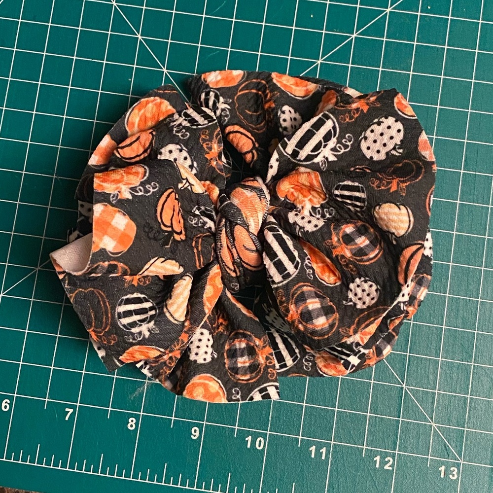Shredded pumpkin bow on clip
